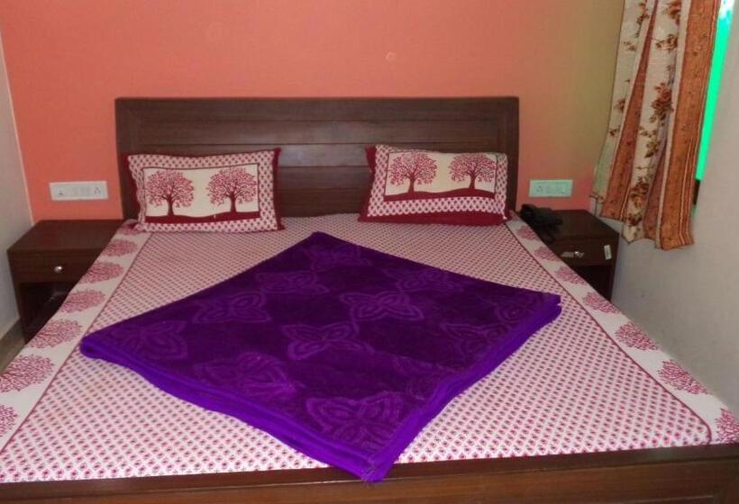 Economy Triple Room, Chandra Lokk