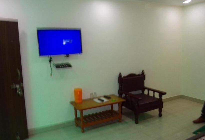 Economy Triple Room, Chandra Lokk