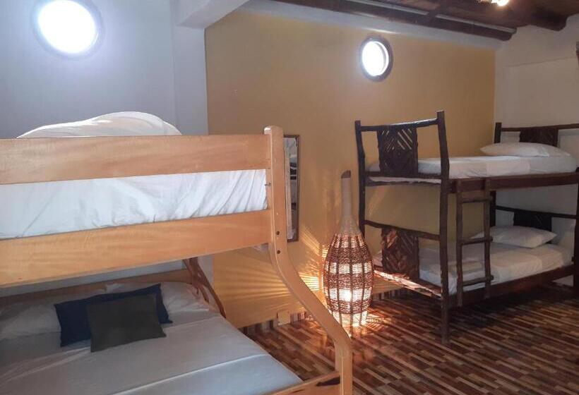 Семейный Номер, Weekendhostal