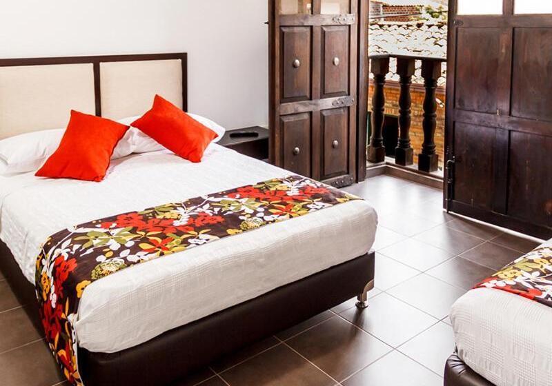 Четырехместный Номер Стандарт с Балконом, Casa Suite Curiti