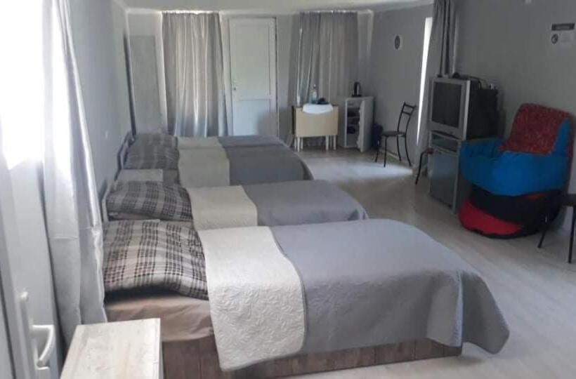 اتاق خانوادگی, Guest House Qedi