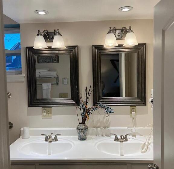 Family Suite, Carbone S Beachside Guest Rooms