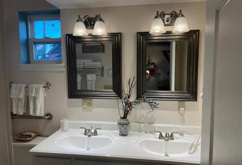 Family Suite, Carbone S Beachside Guest Rooms