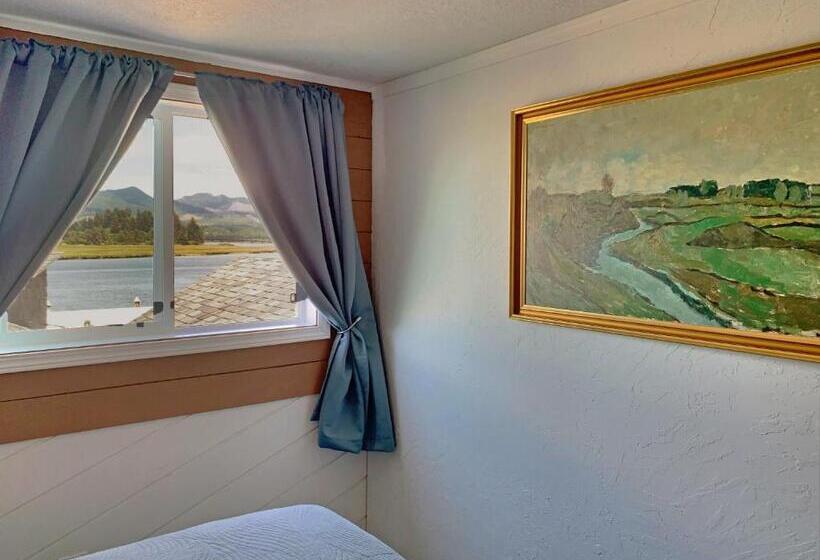 Четырехместный Номер Стандарт, Wheeler On The Bay Lodge And Marina