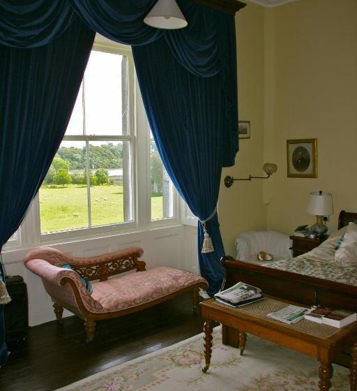 Superior room with lake view, Temple House