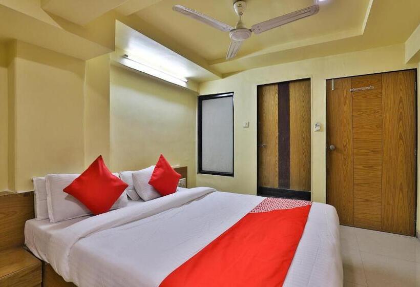 اتاق استاندارد, Spot On Hotel Shreeji Palace