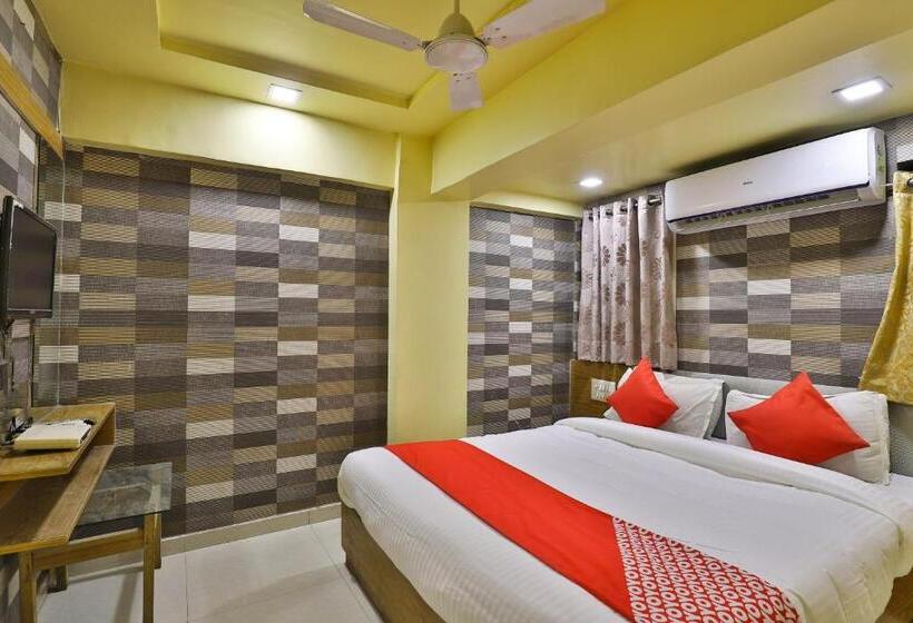 اتاق استاندارد, Spot On Hotel Shreeji Palace