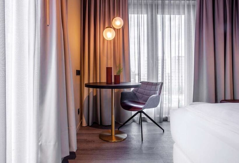 스탠다드 룸 더블 침대, Hilton Garden Inn Mannheim