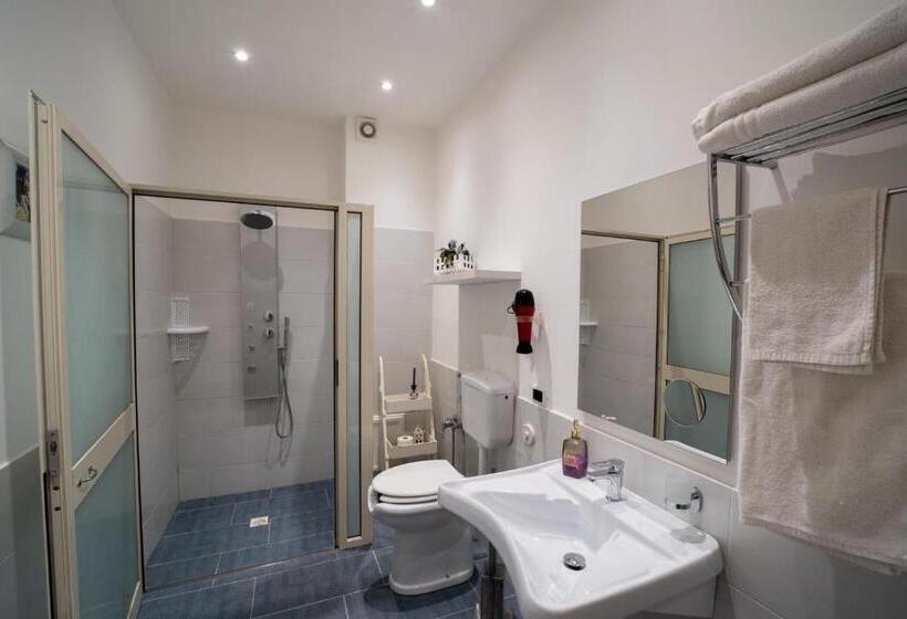 اتاق استاندارد یک نفره, Holidays Lecce
