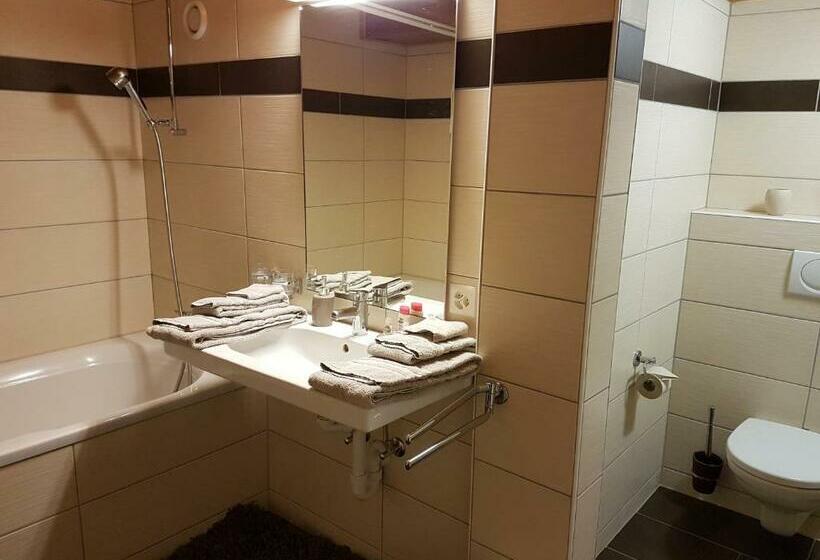 Номер Стандарт, Auberge De La Couronne