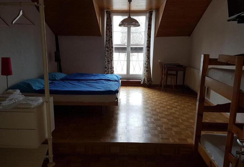 Номер Стандарт Четырехместный Совместный Санузел, Auberge De La Couronne