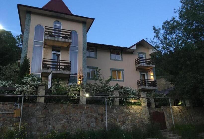 اتاق اکونومی, Nran Hatik