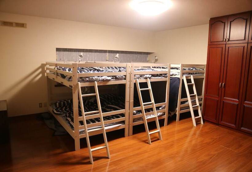 Łóżko we Wspólnym Pokoju, Hostel Jumpu Manpan