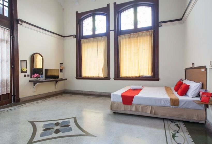 Номер Deluxe, Reddoorz @ Lawang