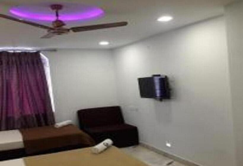 Четырехместный Номер Deluxe, Ramco Residency A/c