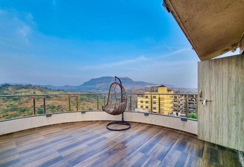 Люкс с Террасой, Pooja Villa Suites Rooms And Pool, Igatpuri