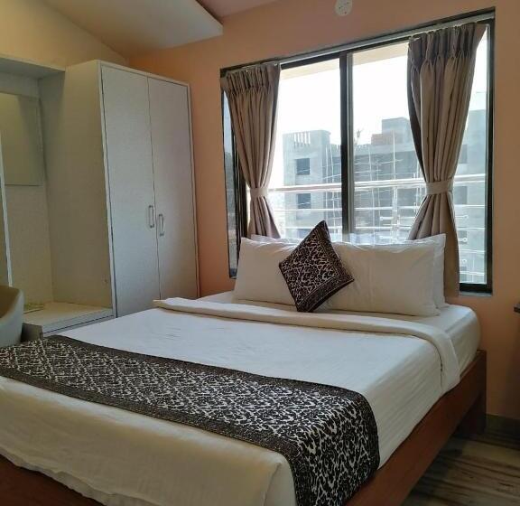 Люкс с Террасой, Pooja Villa Suites Rooms And Pool, Igatpuri