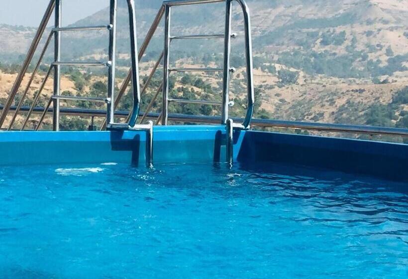 Люкс с Террасой, Pooja Villa Suites Rooms And Pool, Igatpuri