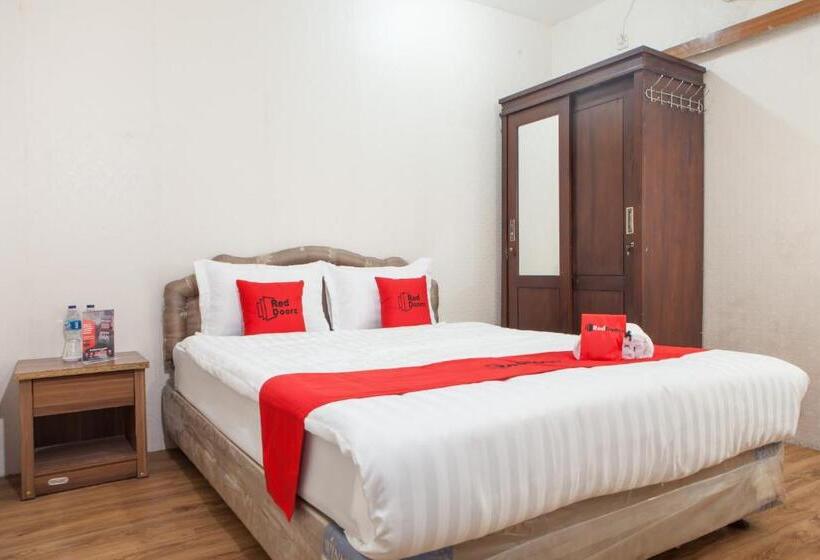 Quarto Economy, Reddoorz Near Pelabuhan Tanjung Perak 2 Surabaya