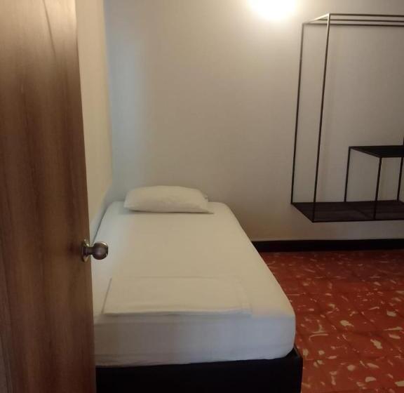 带共用浴室的标准房间, Zamia Hostel