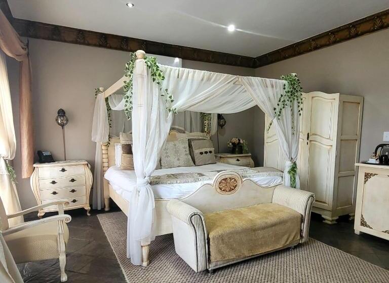 Номер Стандарт с Балконом, Excalibur Boutique