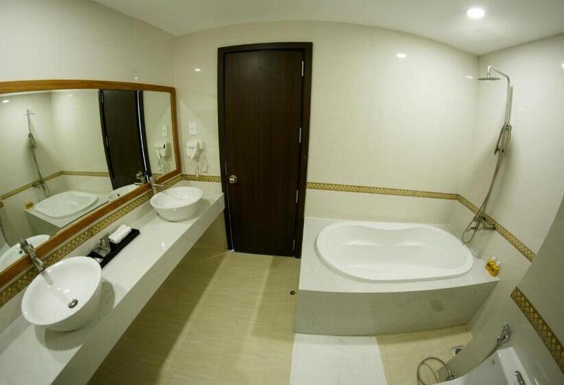 اتاق استاندارد سه تخته با بالکن, Lily Apartment