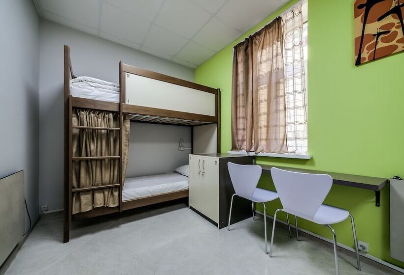 تختخواب در اتاق مشترک, Ostriv Hostel