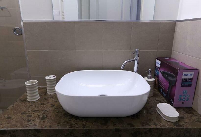 اتاق لوکس با تخت بزرگ, B&b Castanea