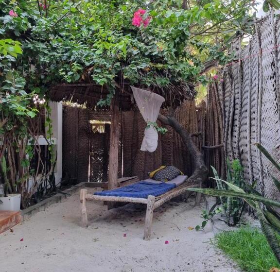 اتاق استاندارد سه تخته با سرویس بهداشتی مشترک, Sunny House Paje Ii