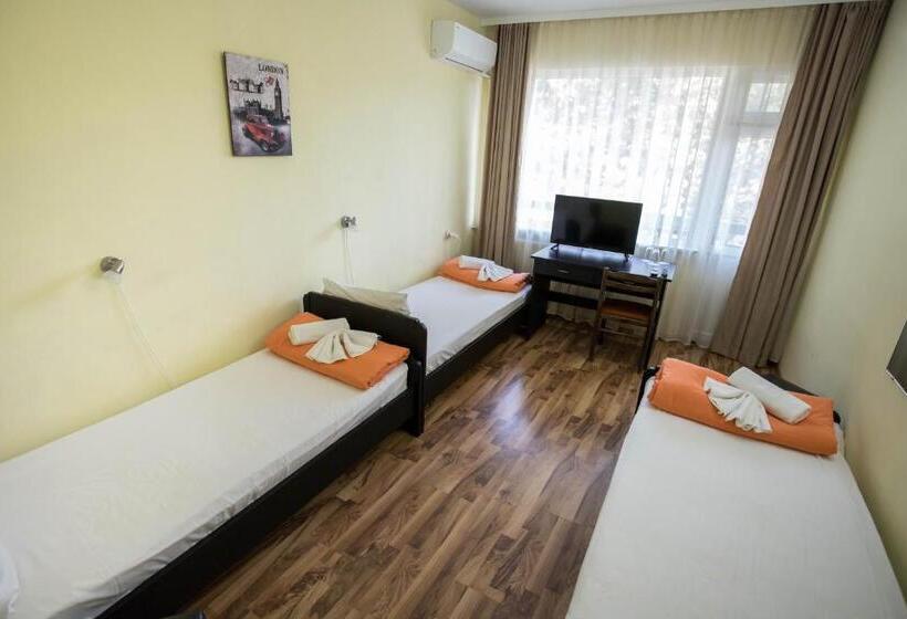 اتاق استاندارد سه تخته با بالکن, Park Hotel Ivailo