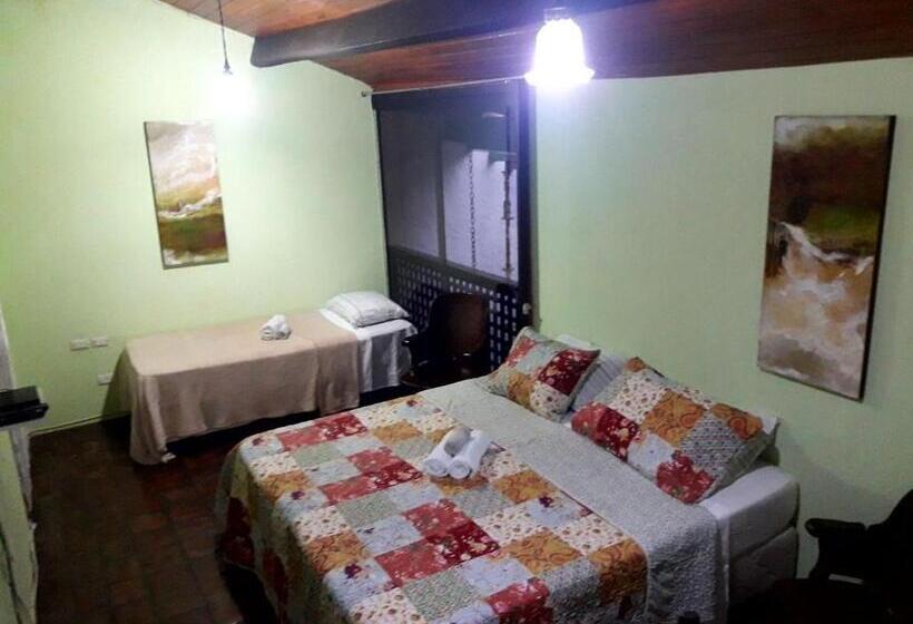 디럭스 룸, Hostel Da 13 E Suítes