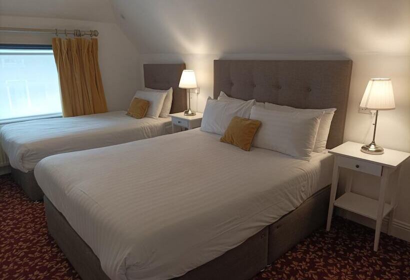 패밀리 룸, Tom Dick And Harriet S Accommodation