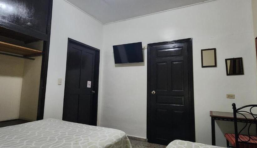 Habitación Triple Estándar, Casa Altamira