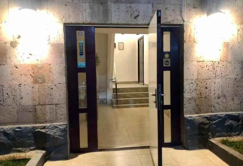 اتاق استاندارد چهار تخته, Aparthotel In Alaverdi