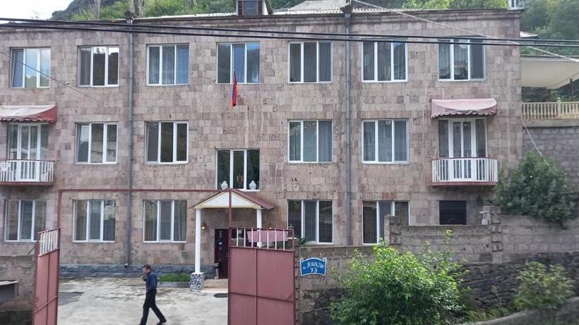 آپارتمان 1 خوابه با تراس, Aparthotel In Alaverdi