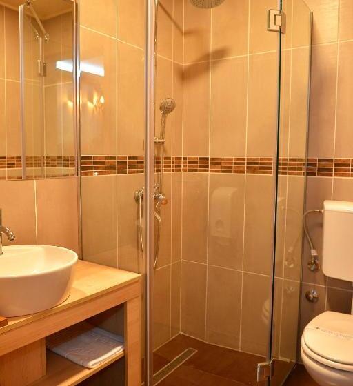 اتاق استاندارد یک نفره, Restaurant & Apartments & Rooms Avenia