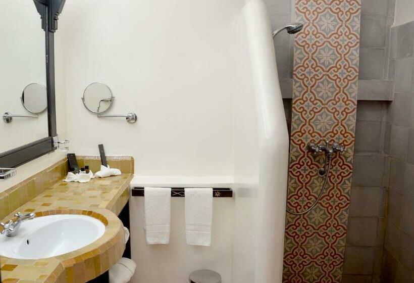스위트, Borjs Hotel Suites & Spa
