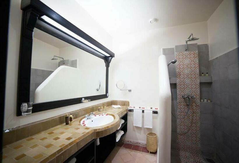스위트, Borjs Hotel Suites & Spa