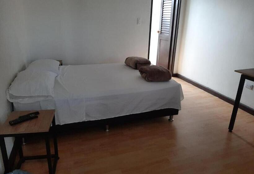 اتاق لوکس, Les Balcons Hostel