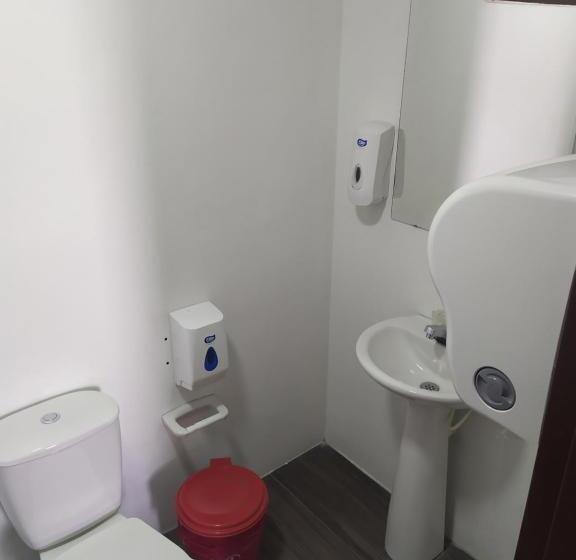 اتاق استاندارد سه تخته با بالکن, Les Balcons Hostel