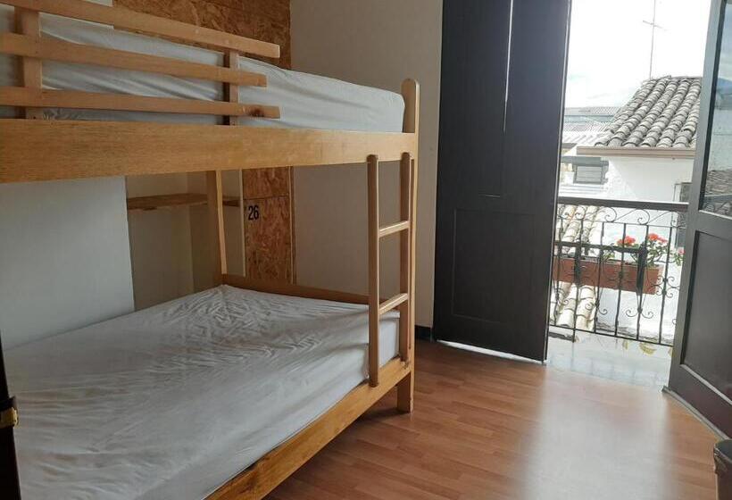 اتاق استاندارد با بالکن, Les Balcons Hostel