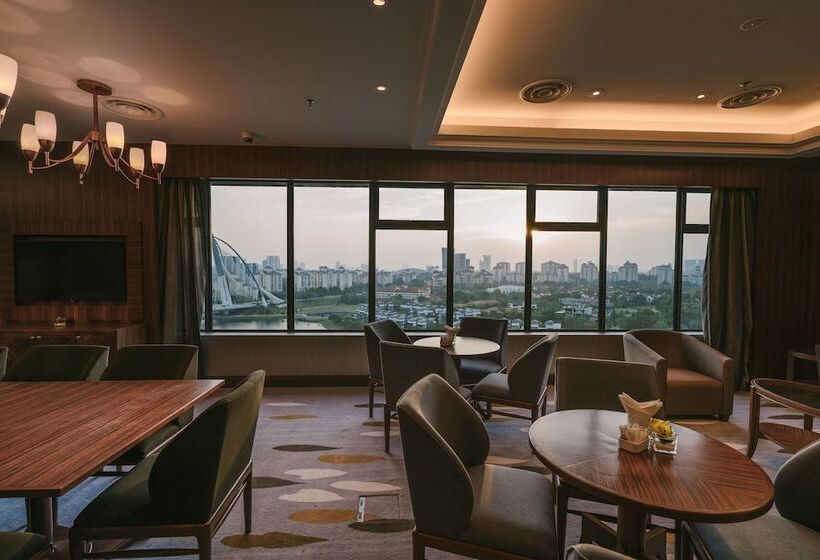 Номер Клуб Кровать Кинг, Zenith Hotel Putrajaya