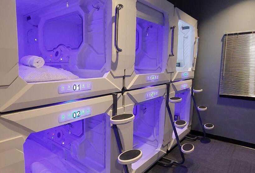 سرير فى غرفة مشتركه, U Street Capsule Hostel