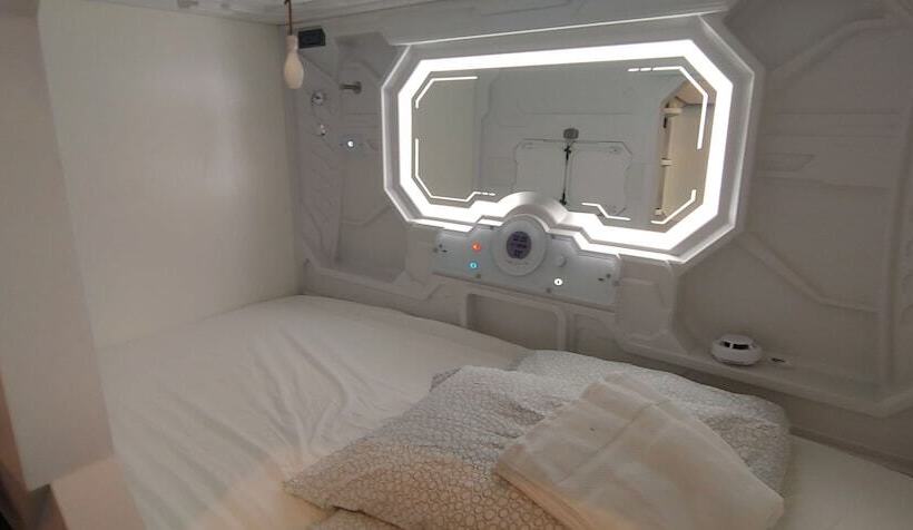 غرفة قياسية فردية, U Street Capsule Hostel
