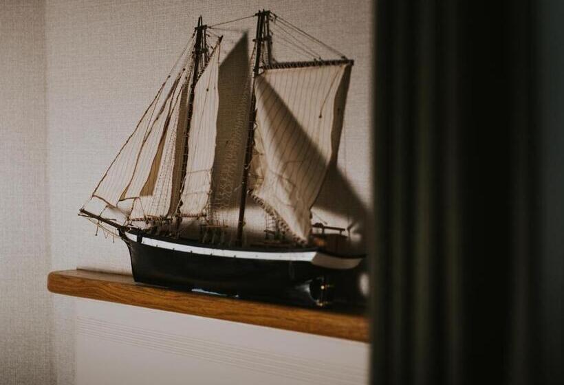オーシャンビュースタンダードルーム, The Hope And Anchor Pub