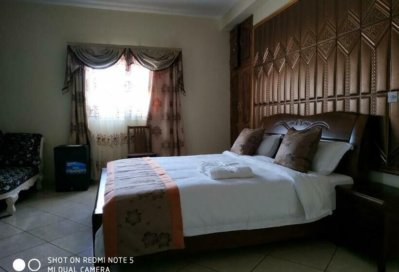 اتاق استاندارد سه نفره, Golden House