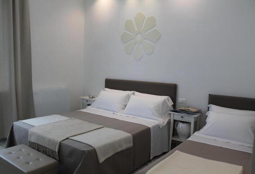 Трехместный Номер Комфорт, Flos Guest House