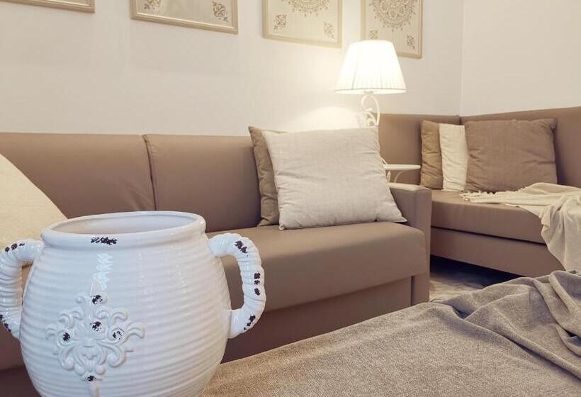 Номер Deluxe, Flos Guest House