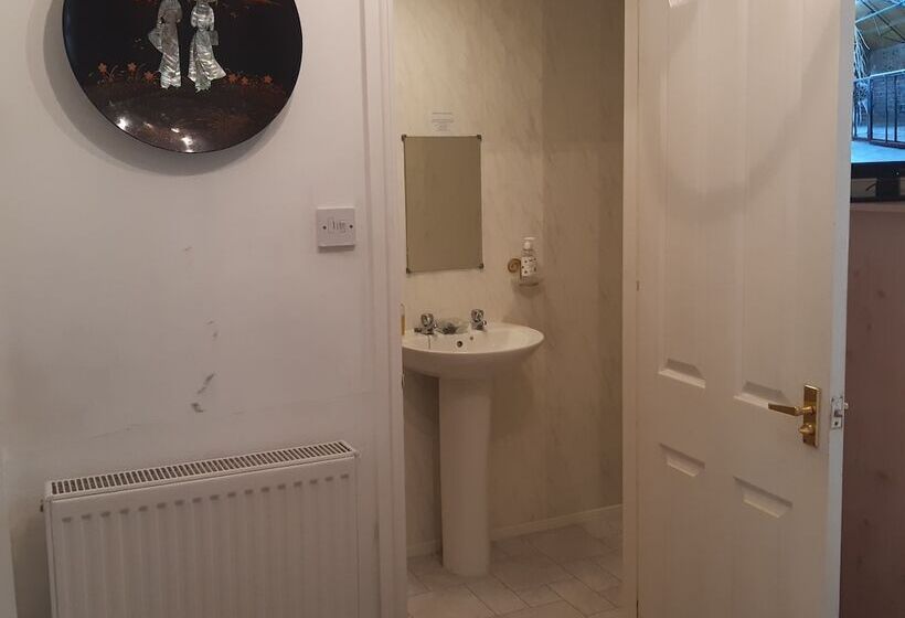 Quarto Estandar, The Merrydale Guest House