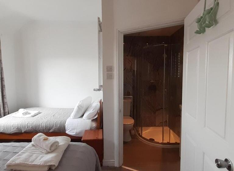 Quarto Familiar, The Merrydale Guest House
